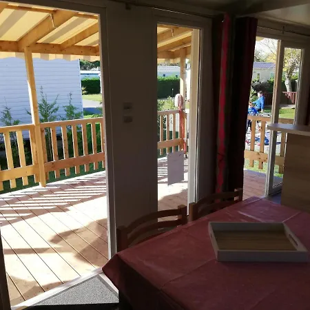 Holiday Camping Les Charmettes - 6 * レ・マトゥ
