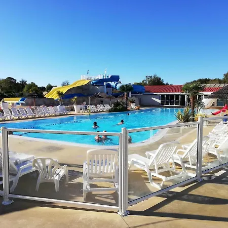Holiday Camping Les Charmettes - 6 * レ・マトゥ